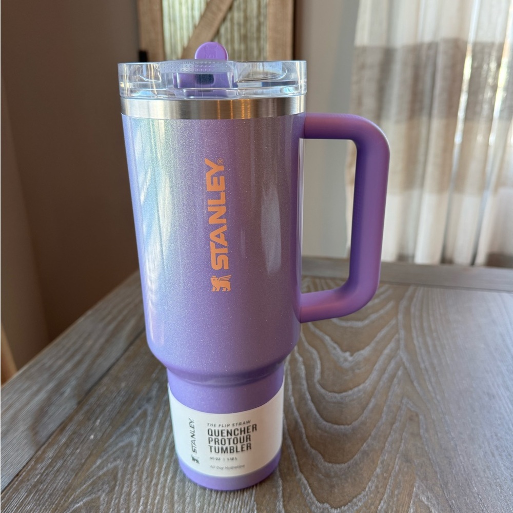 NWT, Periwinkle Shimmer 40oz Protour Stanley